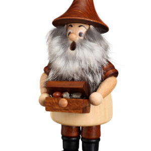 alt=mountain-gnome-with-treasure-chest