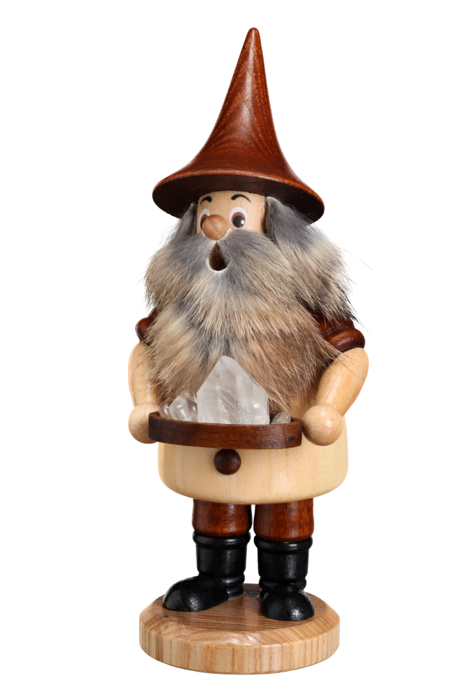 alt=mountain-gnome-with-rock-crystal